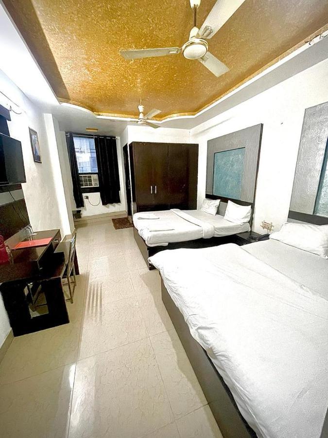 Premium Boston Rooms Family Hotel Agra  Bagian luar foto