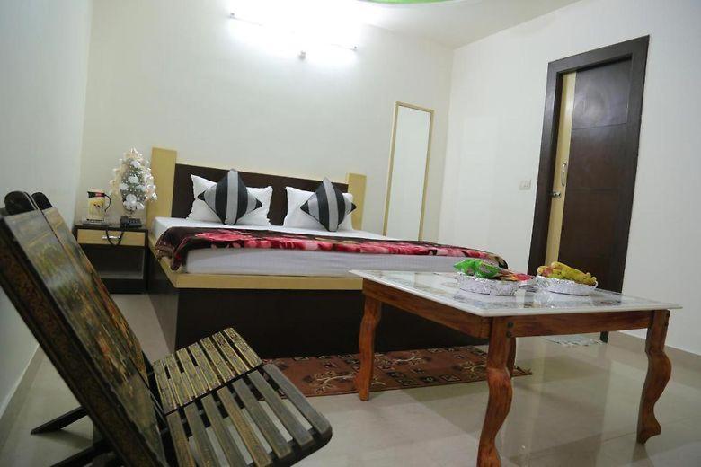 Premium Boston Rooms Family Hotel Agra  Bagian luar foto