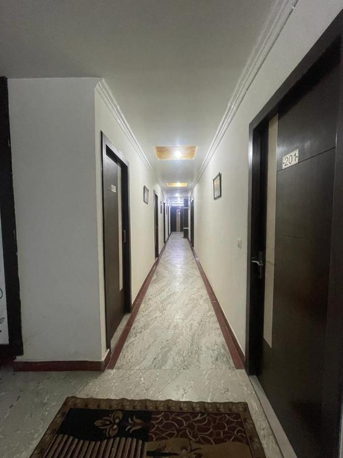 Premium Boston Rooms Family Hotel Agra  Bagian luar foto